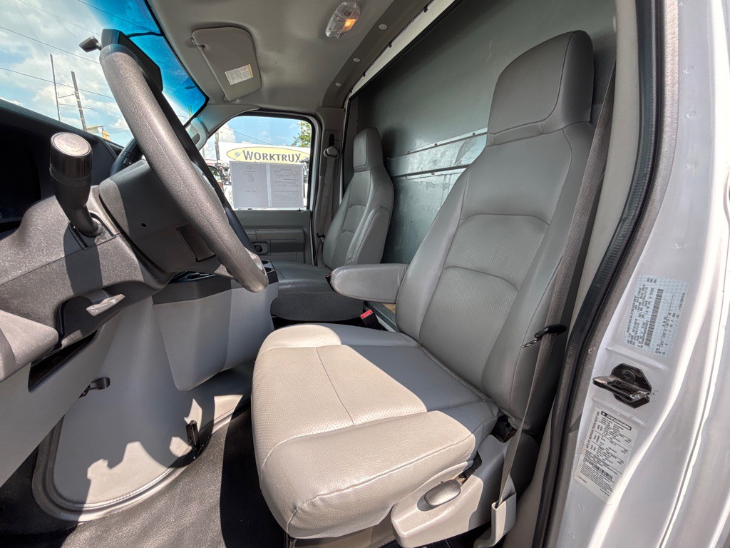 2023 Ford E-350 Image 16