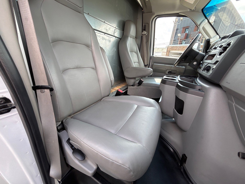 2023 Ford E-350 Image 18