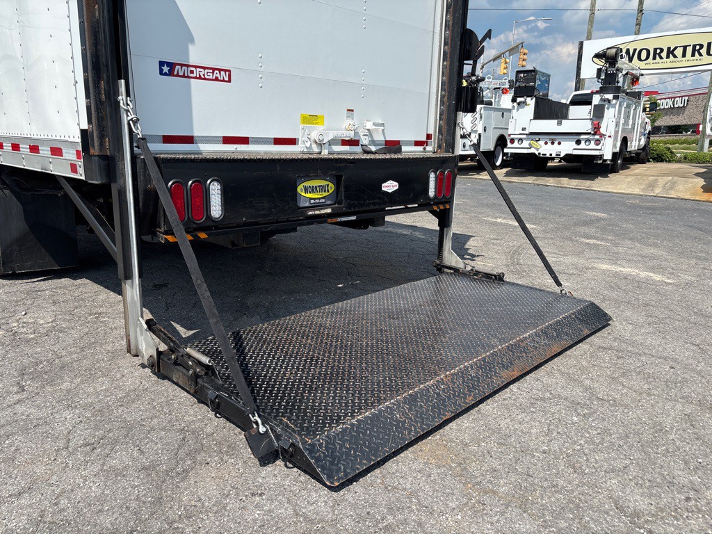 2023 Ford E-350 Image 19