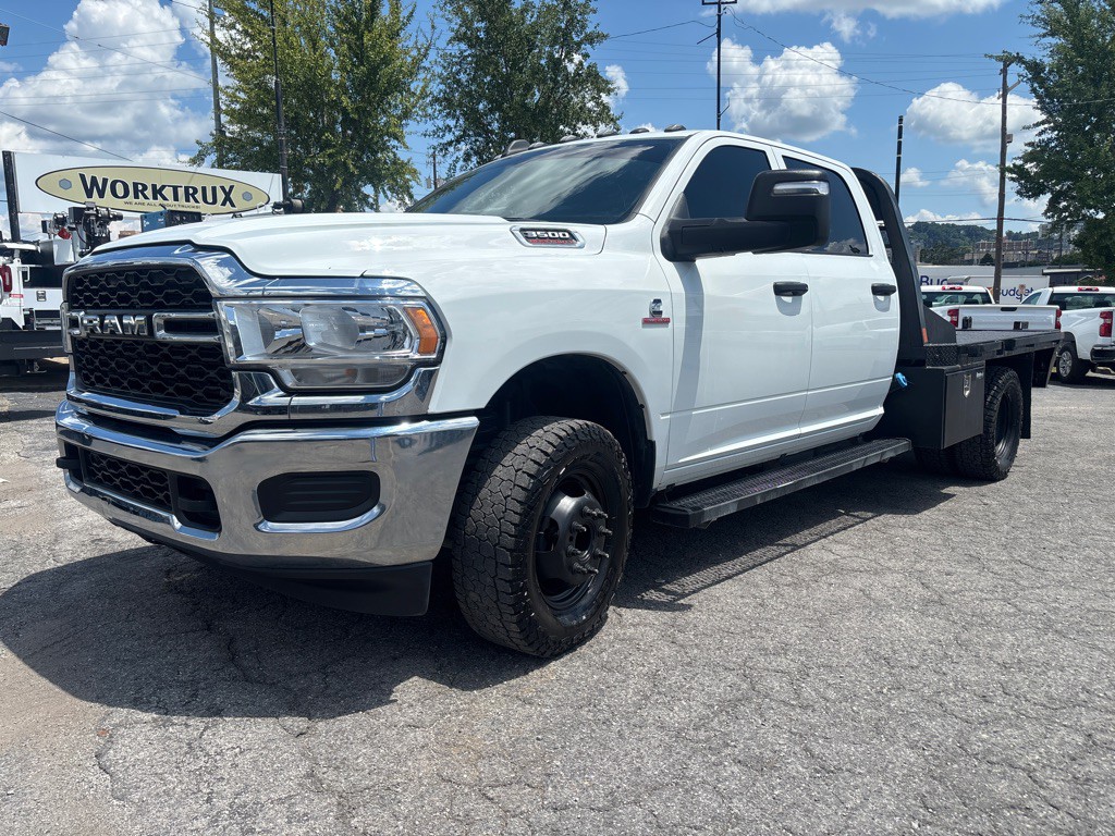 2024 RAM 3500 Image 3