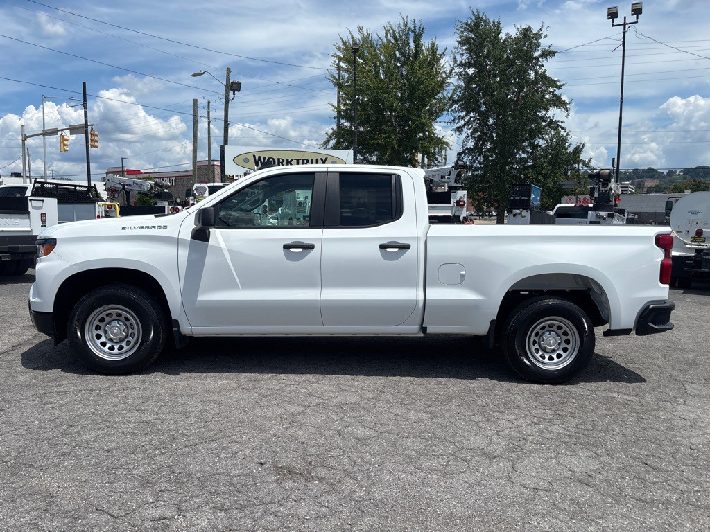 2024 Chevrolet Silverado 1500 Image 2
