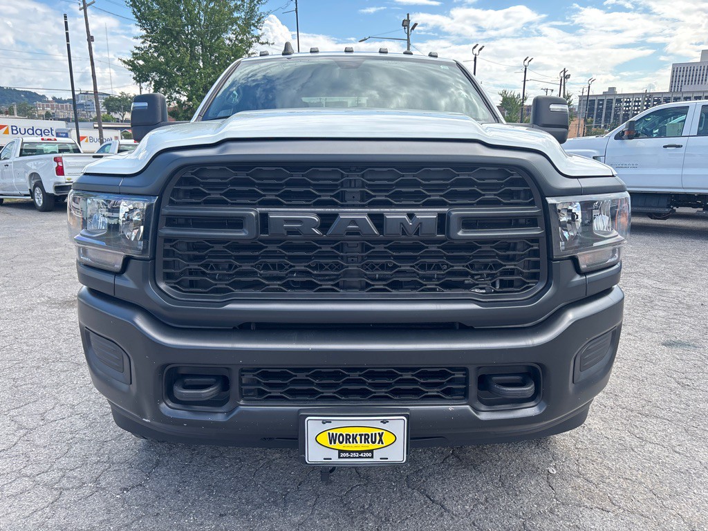 2023 RAM 3500 Image 8