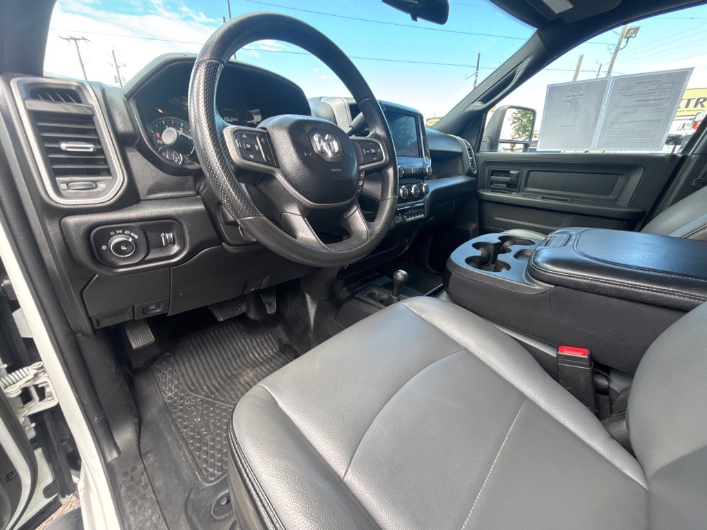 2023 RAM 3500 Image 9