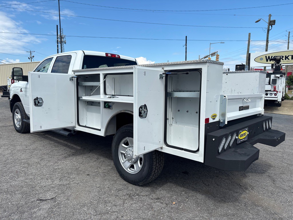 2023 RAM 3500 Image 26