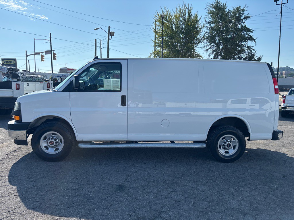 2023 GMC G2500 Image 2