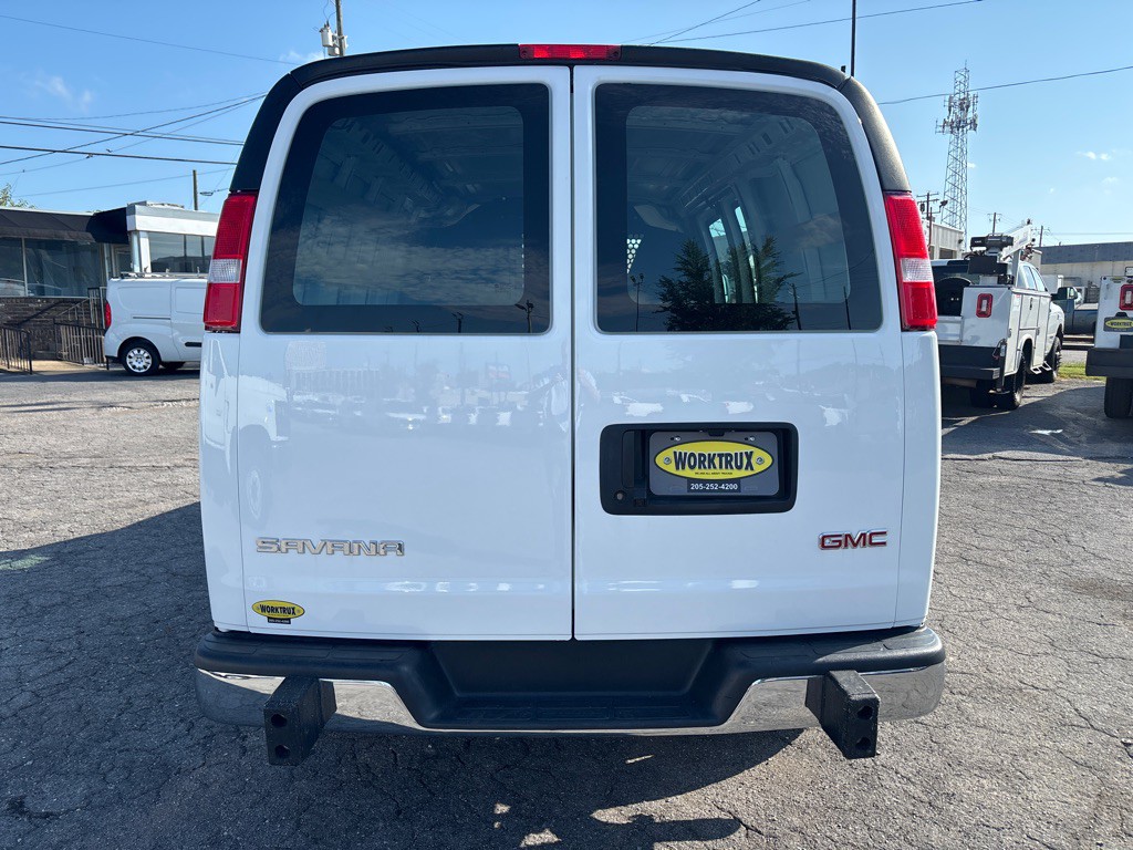 2023 GMC G2500 Image 4