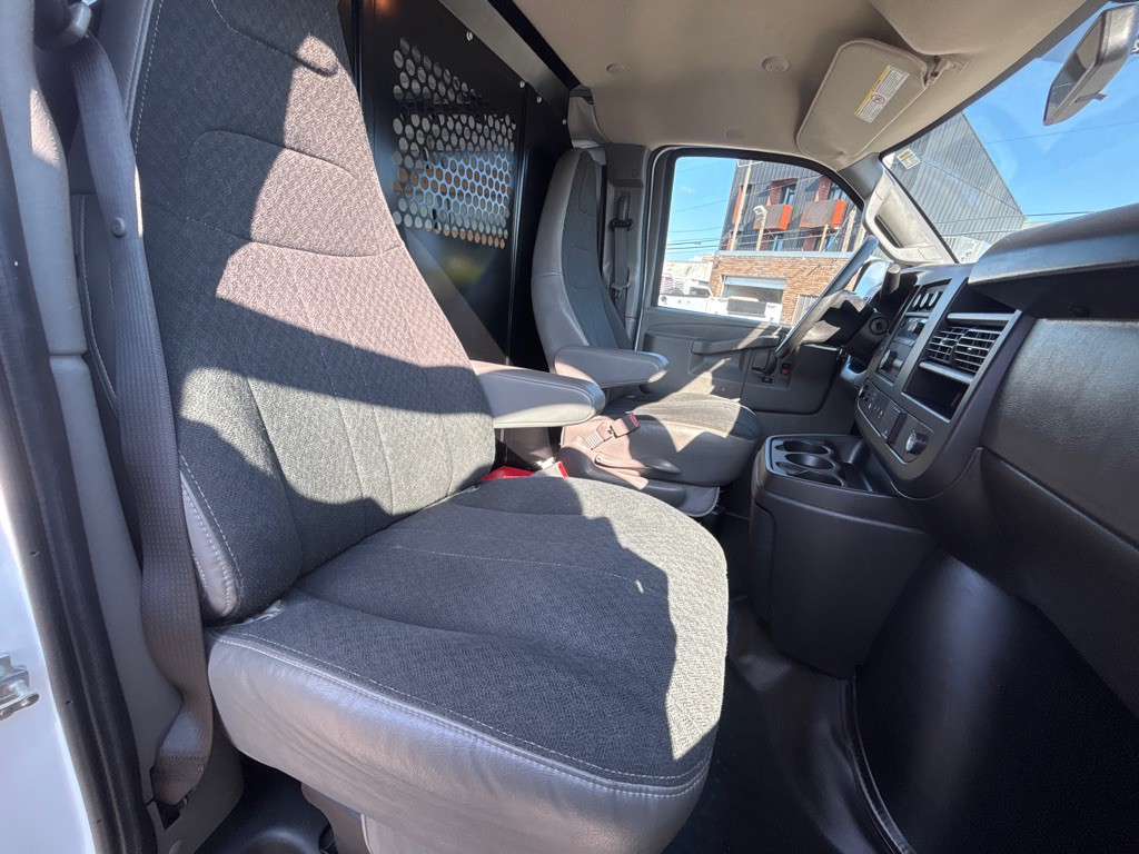 2023 GMC G2500 Image 17