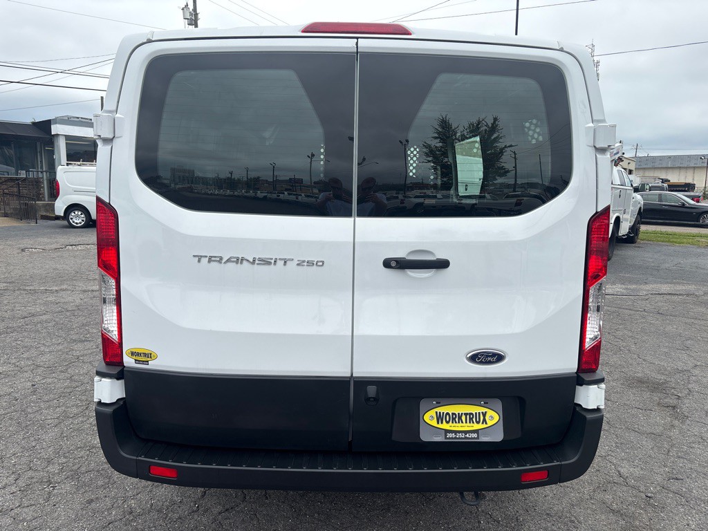 2023 Ford T250 Image 4