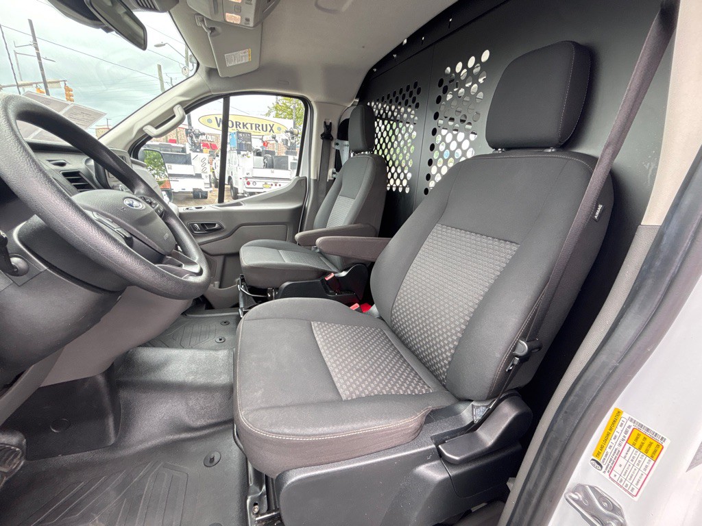 2023 Ford T250 Image 17