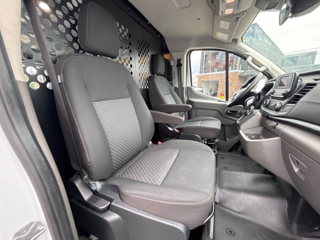 2023 Ford T250 Image 19