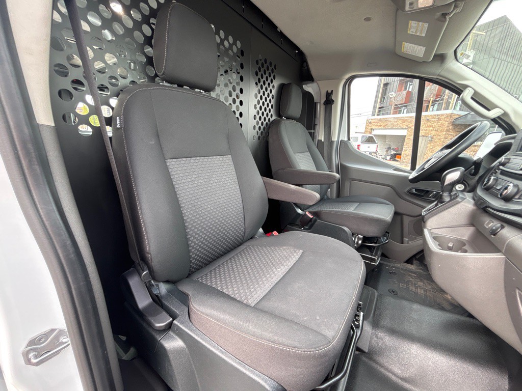 2023 Ford T250 Image 18