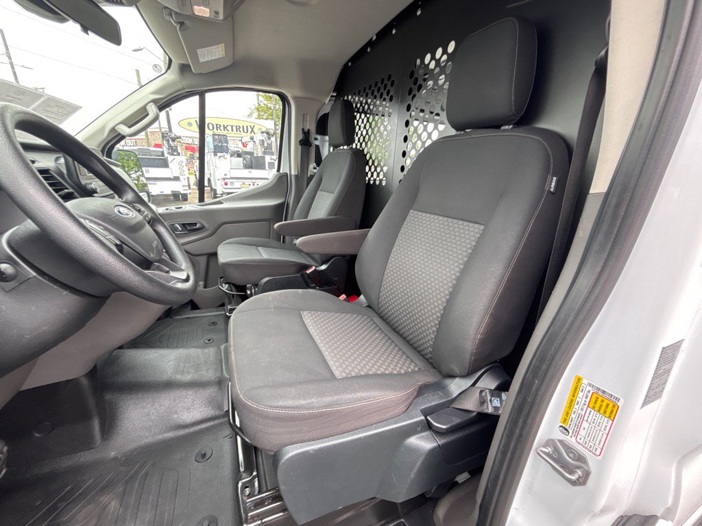 2023 Ford T250 Image 17