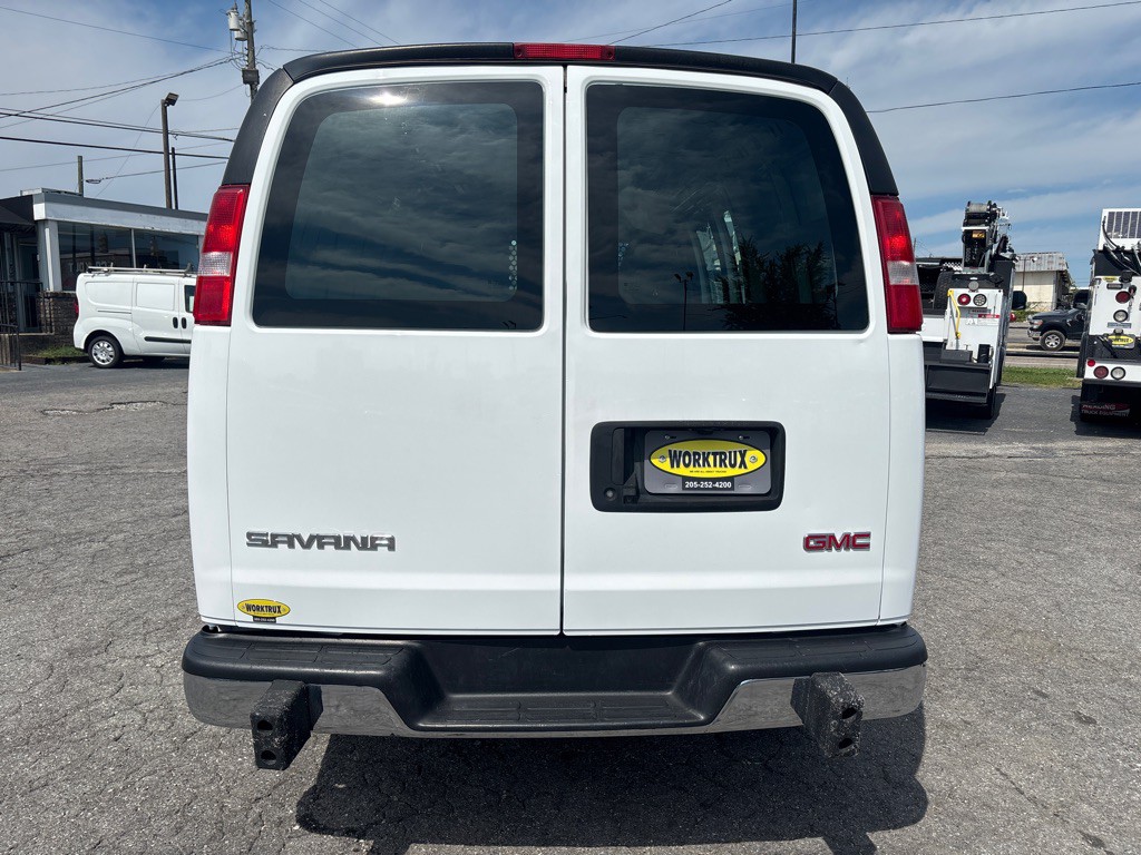 2023 GMC G2500 Image 4