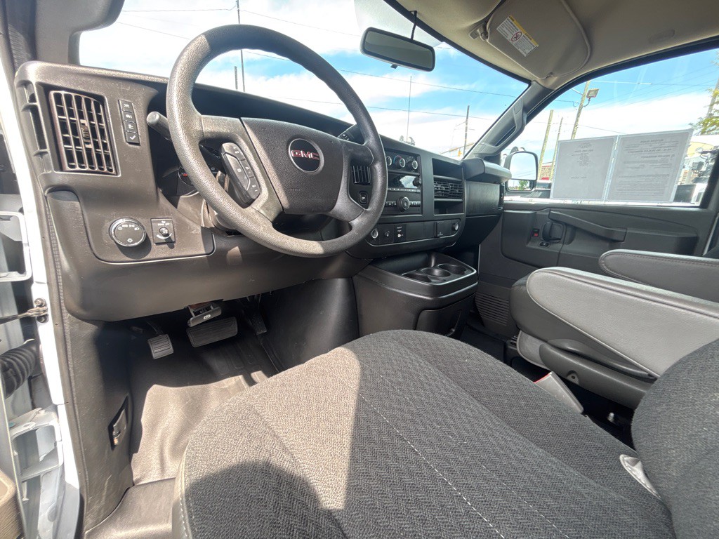2023 GMC G2500 Image 9