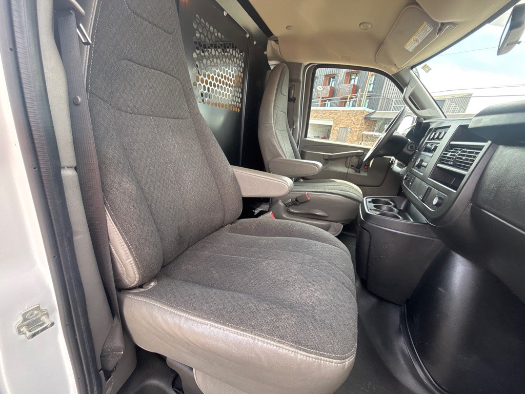 2023 GMC G2500 Image 17