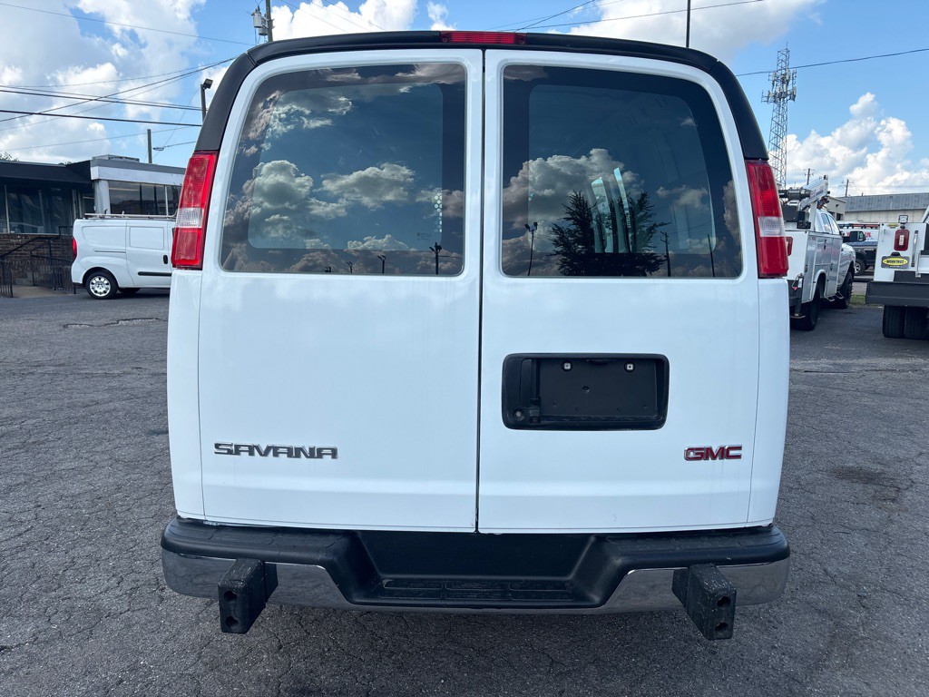 2023 GMC G2500 Image 4