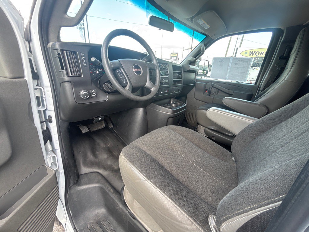 2023 GMC G2500 Image 9