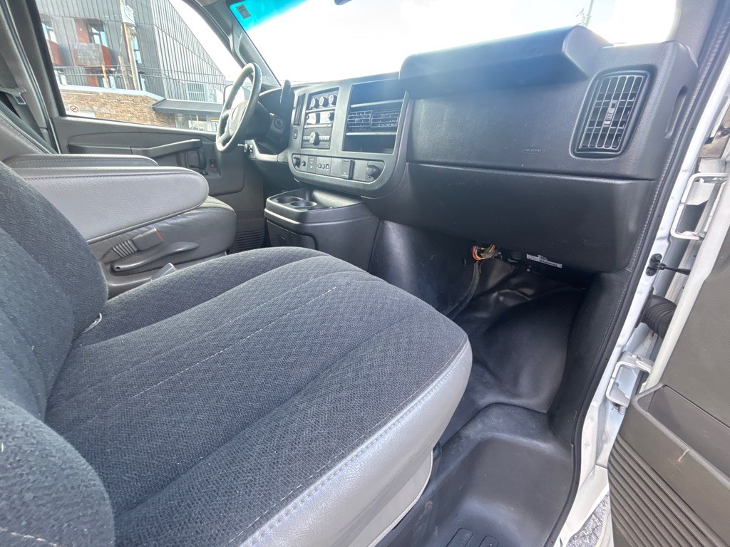 2023 GMC G2500 Image 16