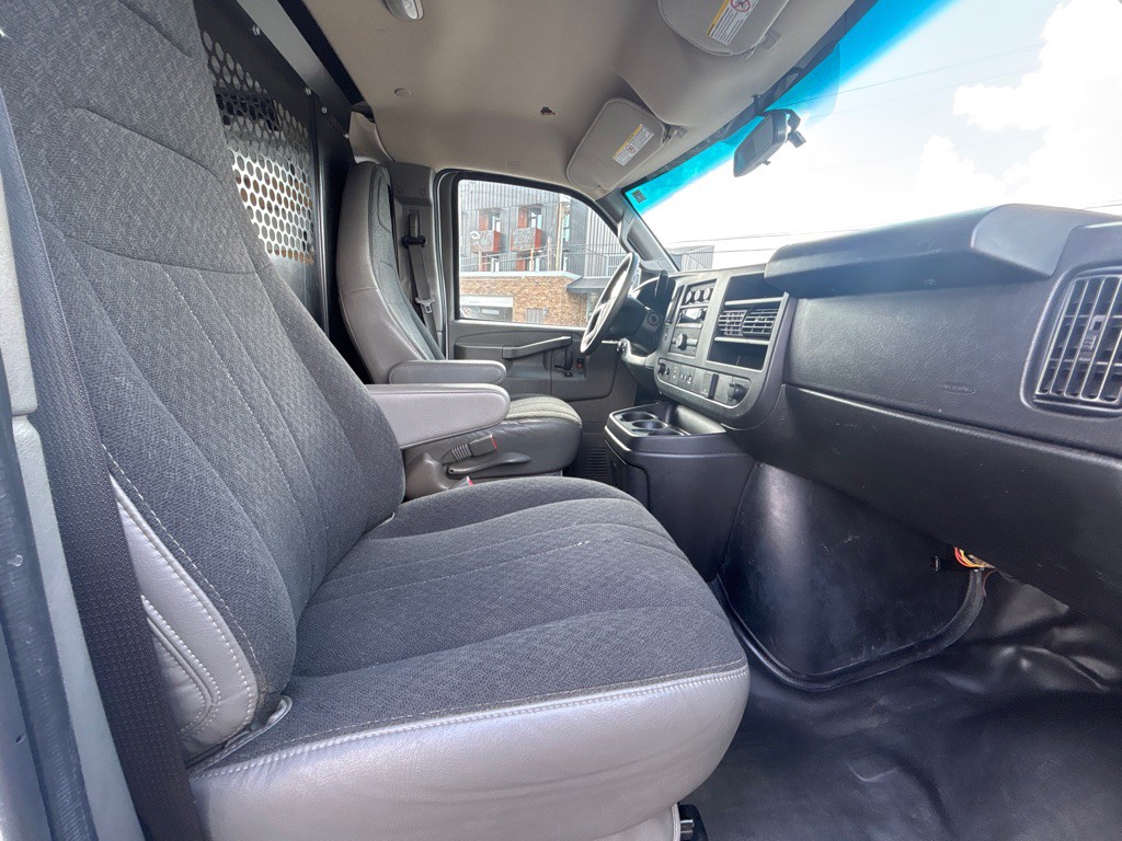2023 GMC G2500 Image 17