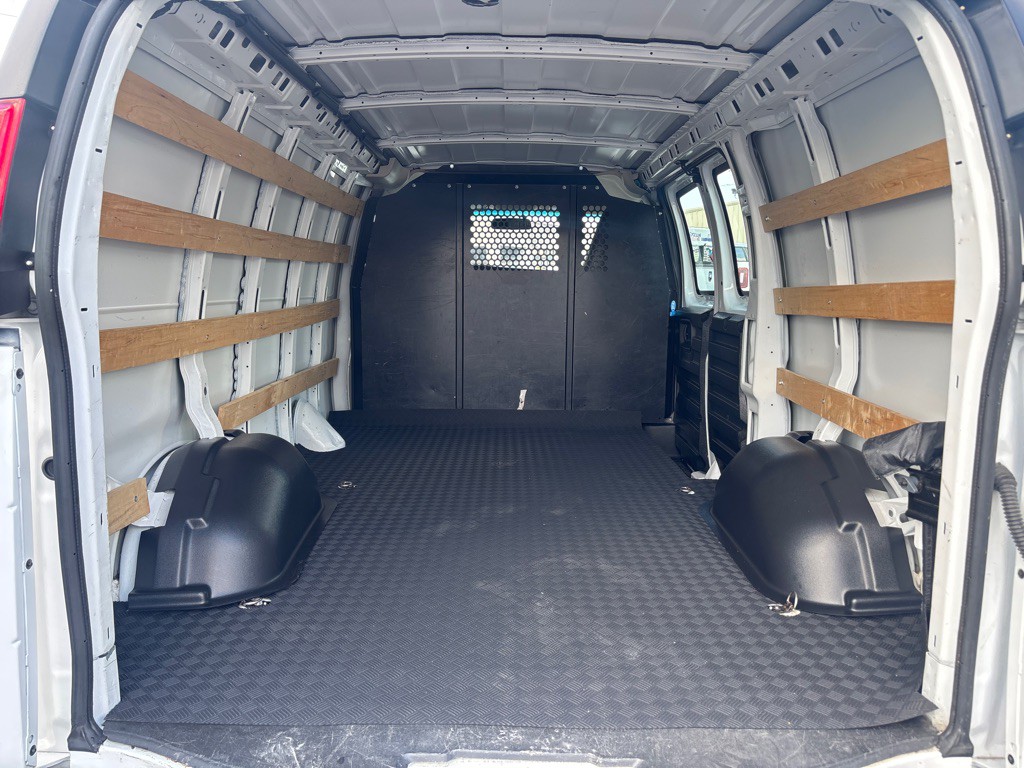 2023 GMC G2500 Image 18