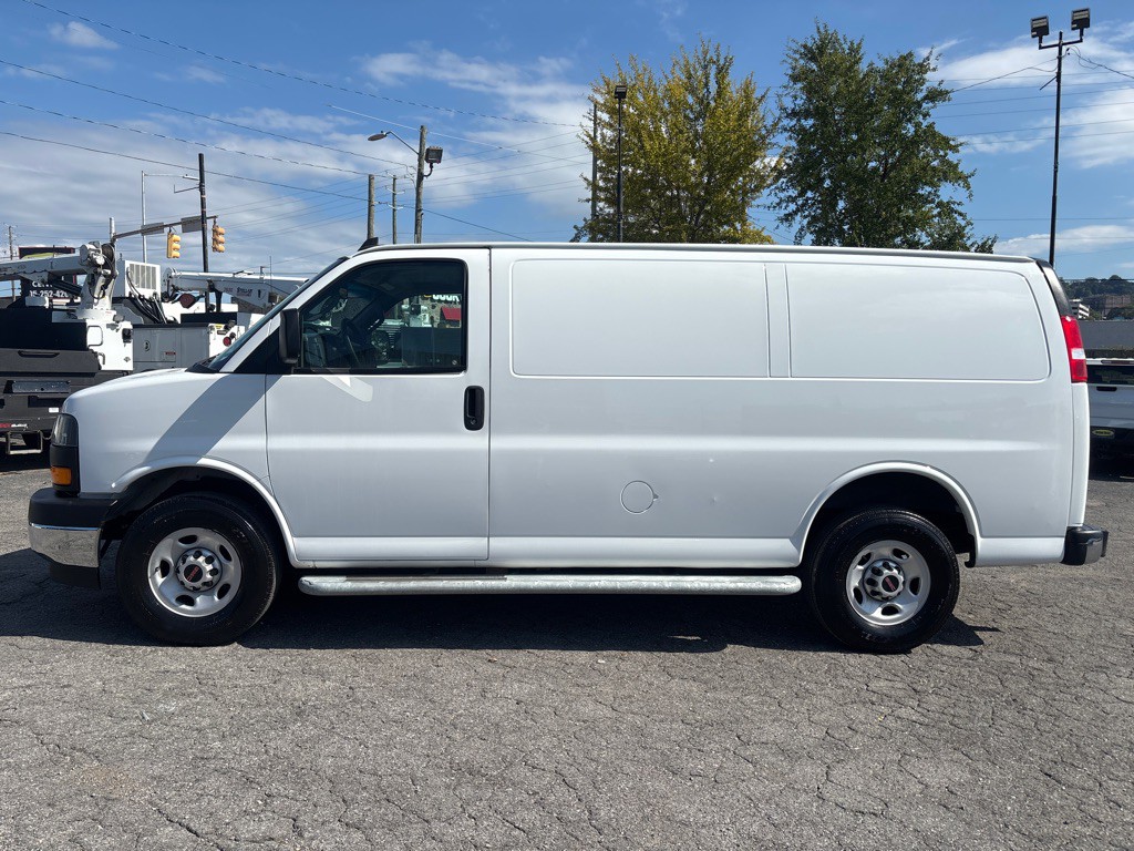 2023 GMC G2500 Image 2