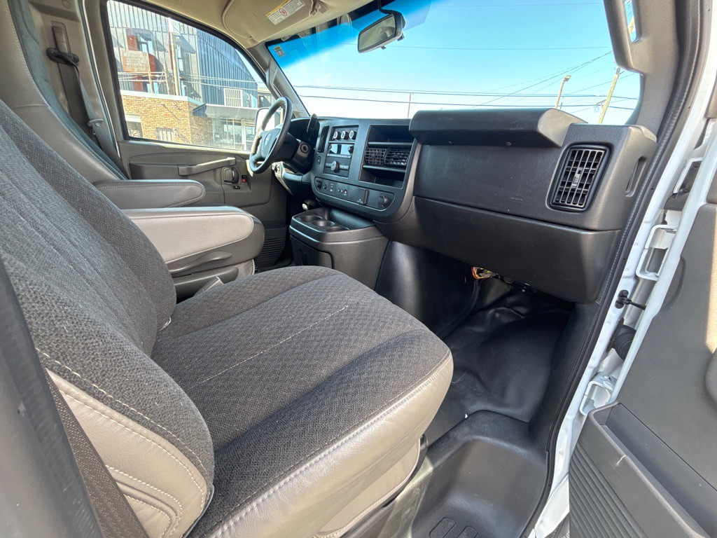 2023 GMC G2500 Image 16