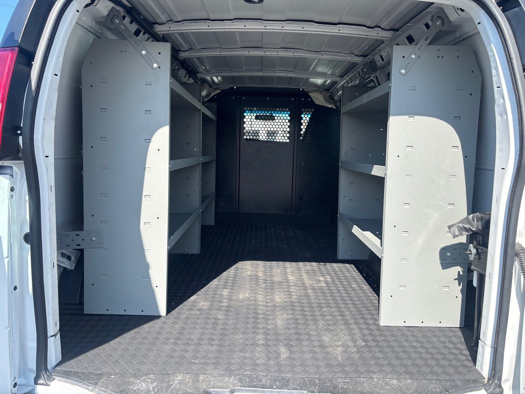 2023 GMC G2500 Image 18