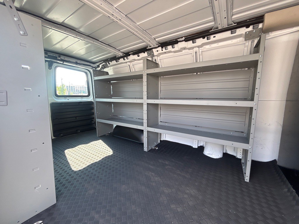 2023 GMC G2500 Image 21