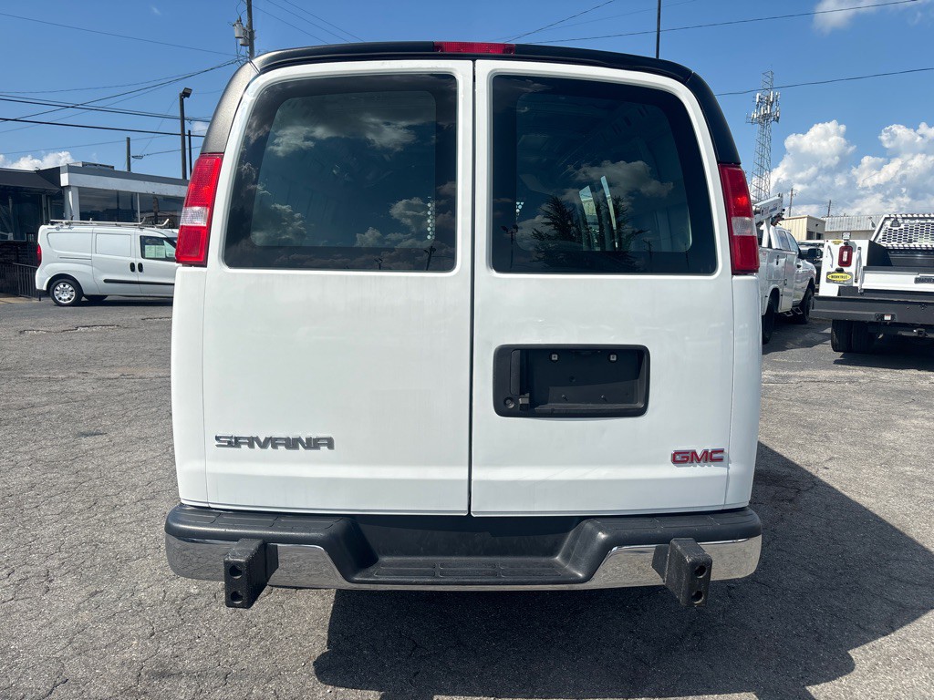 2023 GMC G2500 Image 4