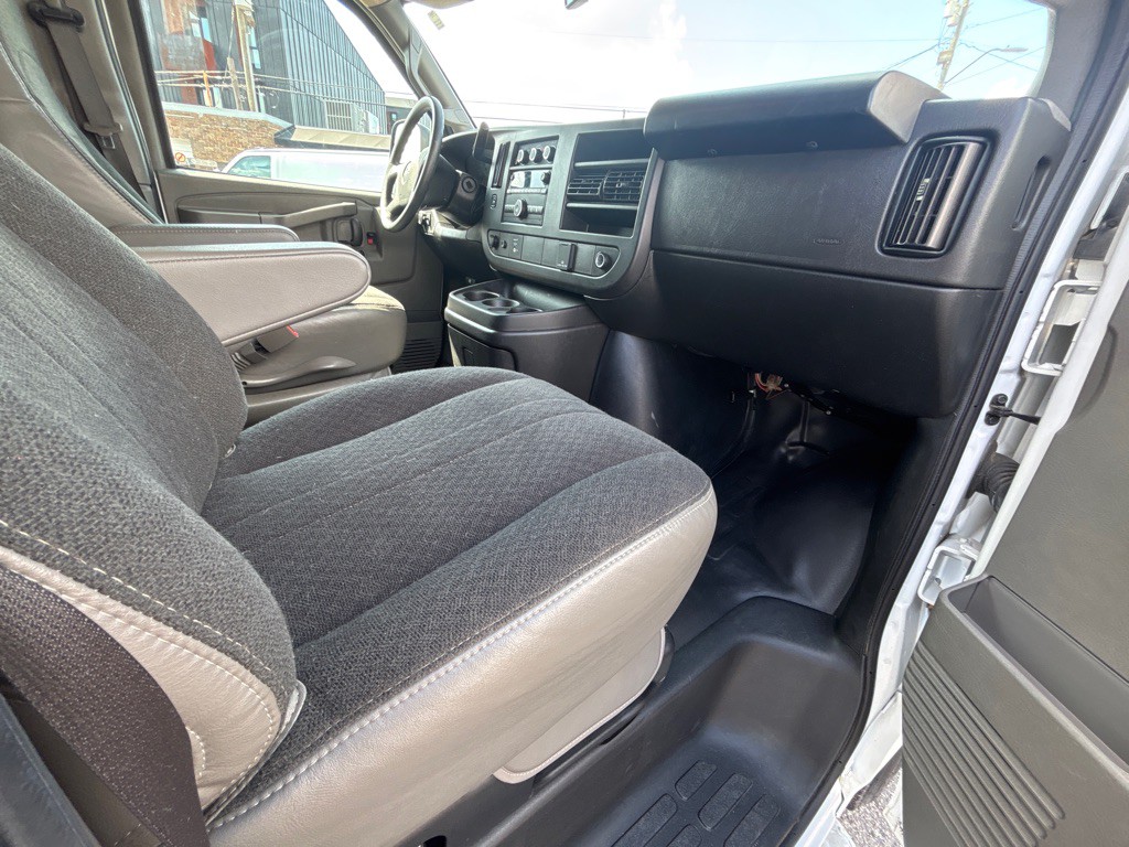 2023 GMC G2500 Image 16