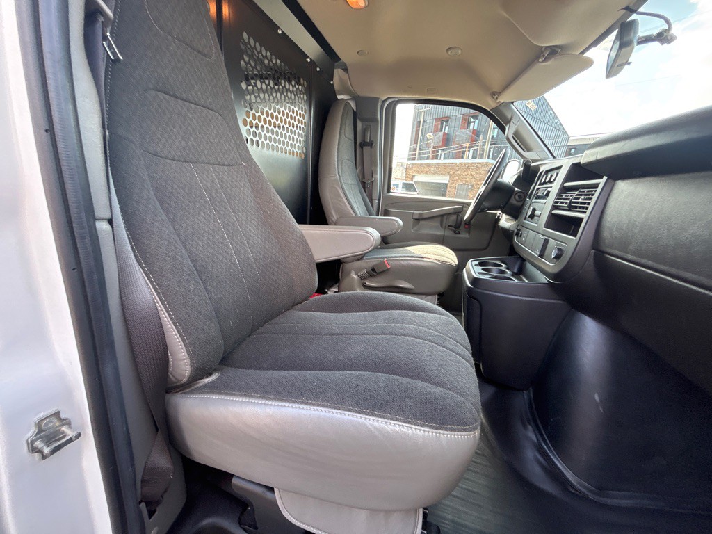 2023 GMC G2500 Image 17