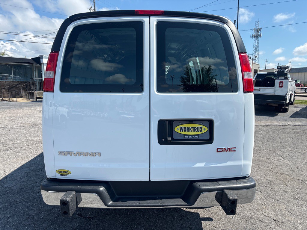 2023 GMC G2500 Image 4
