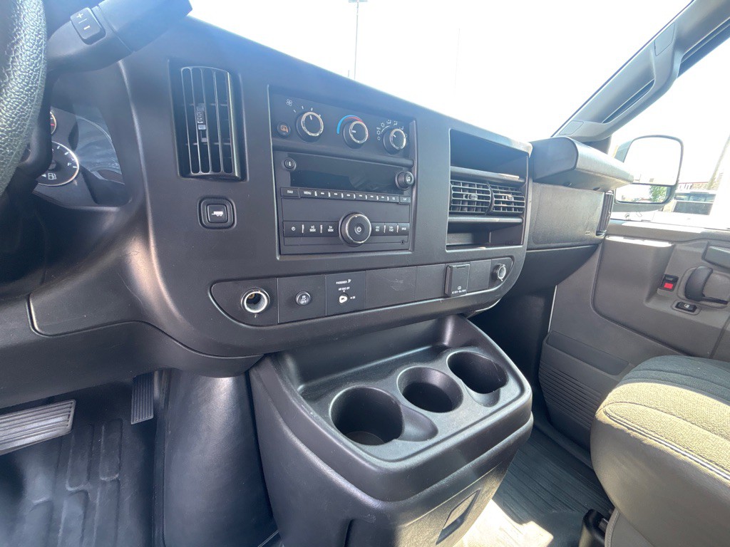 2023 GMC G2500 Image 13