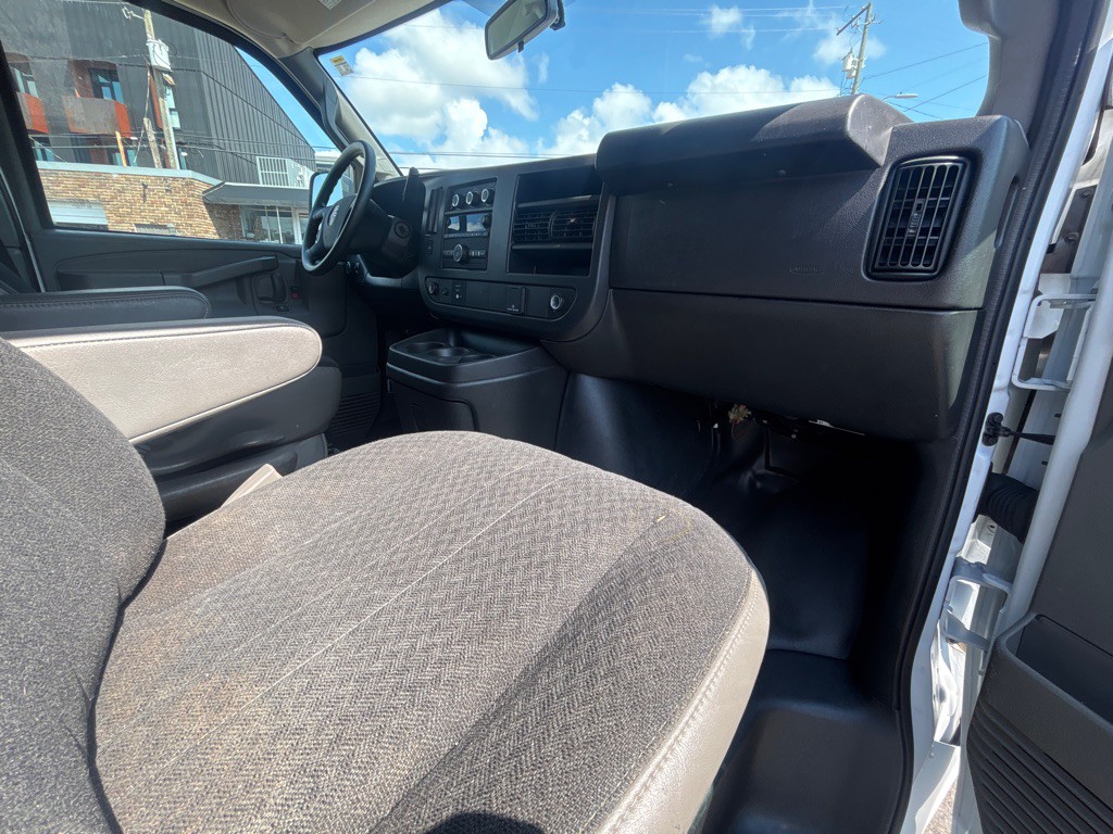 2023 GMC G2500 Image 16