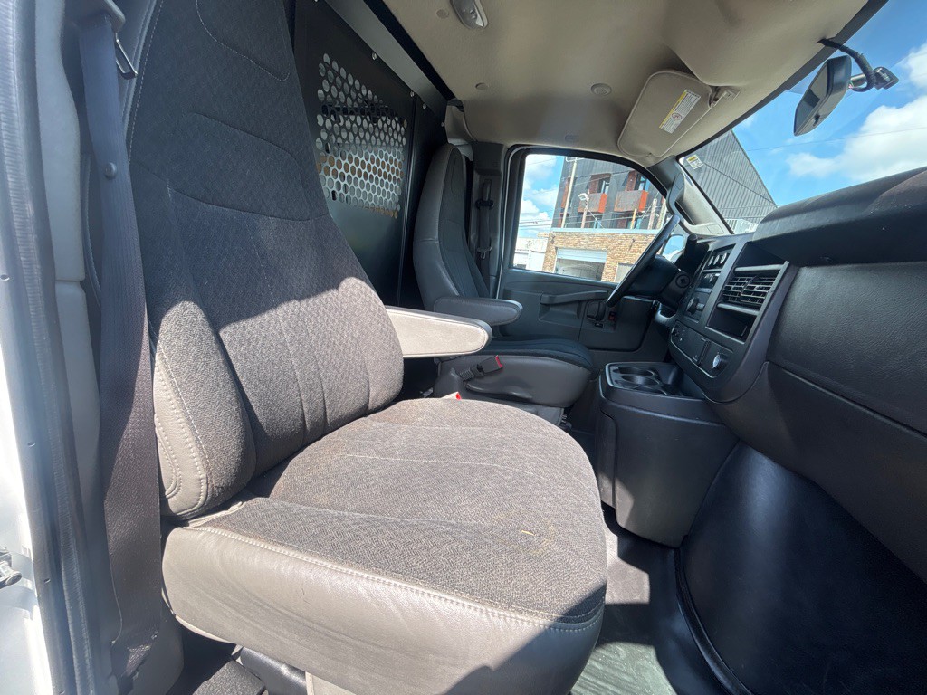 2023 GMC G2500 Image 17