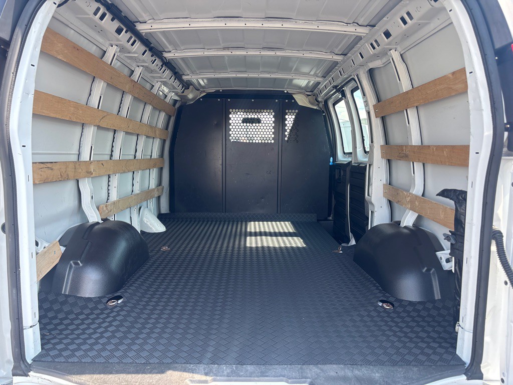 2023 GMC G2500 Image 18