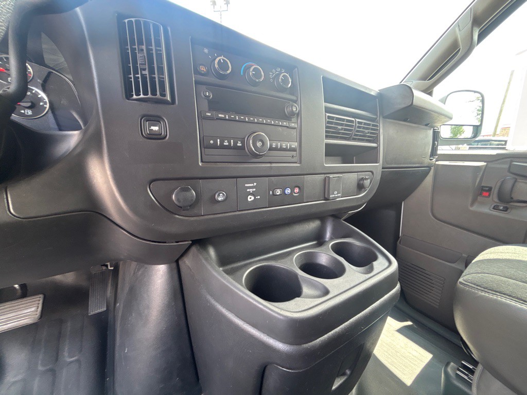 2023 GMC G2500 Image 13