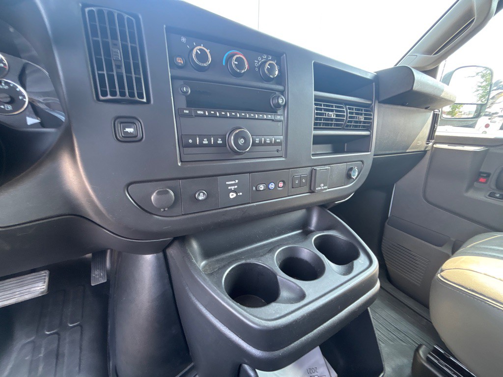 2021 Chevrolet Express Image 14