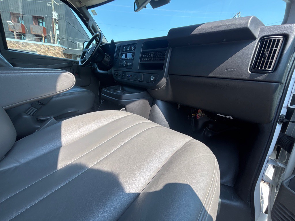 2021 Chevrolet Express Image 17