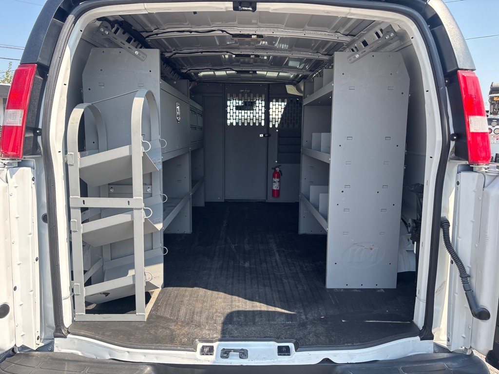 2021 Chevrolet Express Image 19