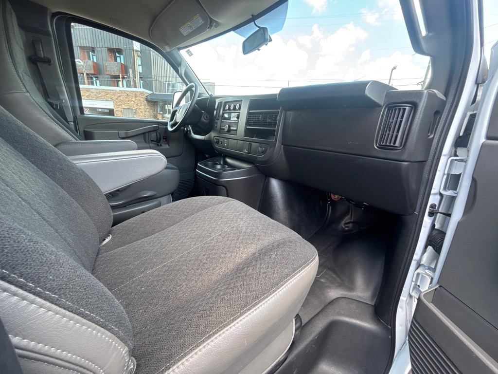 2023 GMC G2500 Image 16
