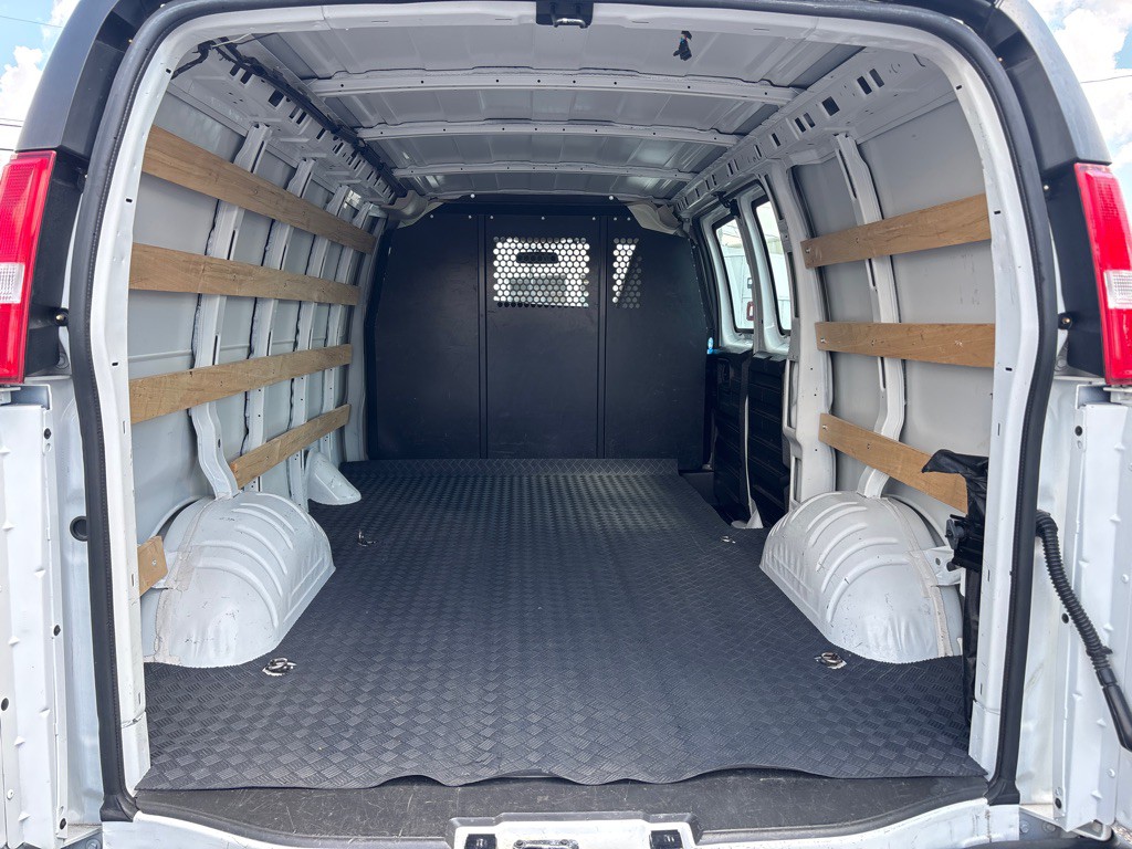2023 GMC G2500 Image 18