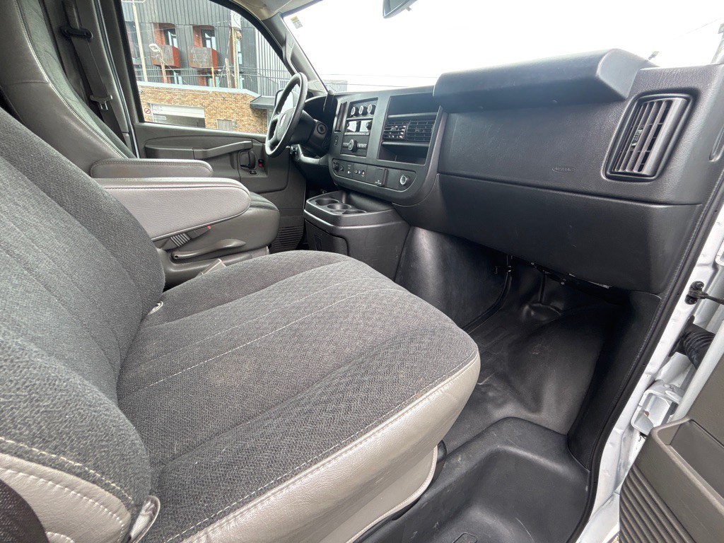 2023 GMC G2500 Image 16