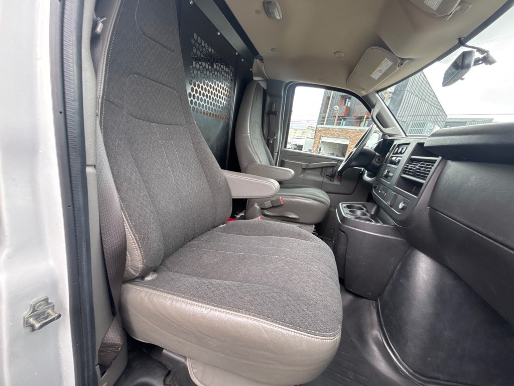 2023 GMC G2500 Image 17