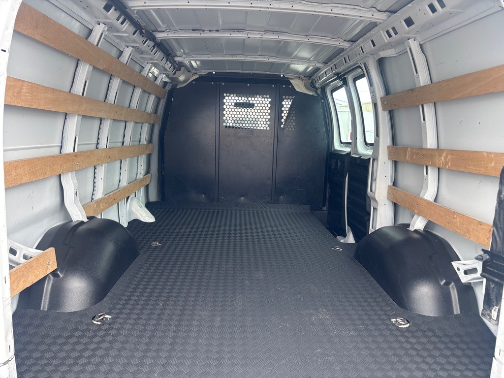 2023 GMC G2500 Image 18