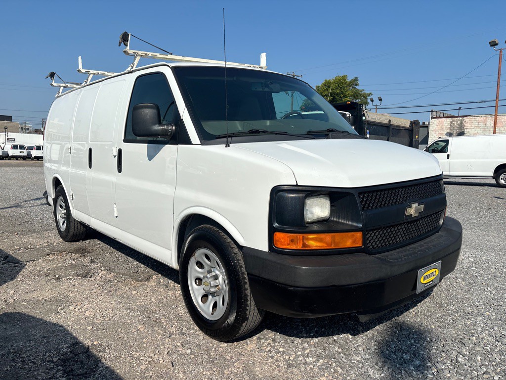 2014 Chevrolet Express Image 2