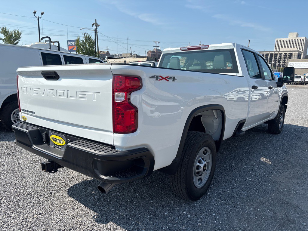 2025 Chevrolet C/K 2500 Image 3