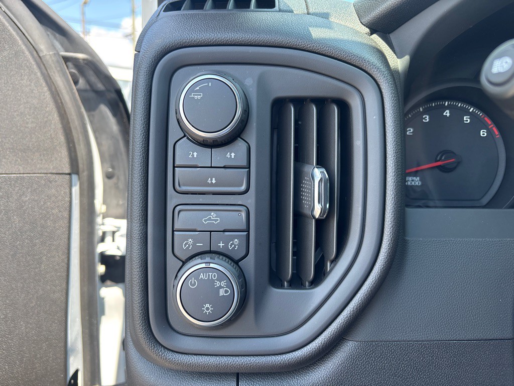 2025 Chevrolet C/K 2500 Image 18