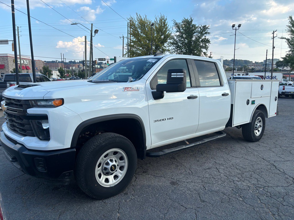 2024 Chevrolet Silverado 1500 Image 1