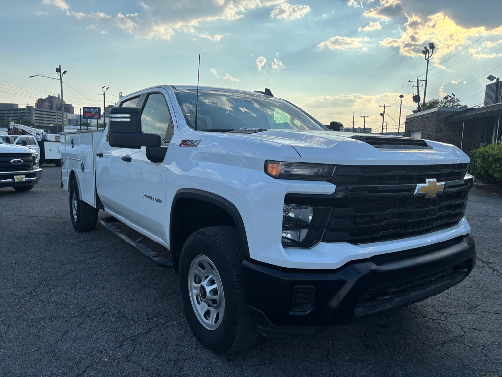 2024 Chevrolet Silverado 1500 Image 2